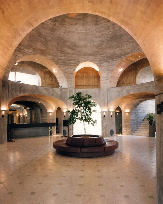 TR | Ambrosia Hotel, Bodrum, 1992 - Nafi Çil’in mimari dilinin ayırt edici bir tezahürü; mekânın fiziksel sınırlarını aşarak bir anlatıya dönüştüğü bir yaklaşımı yansıtıyor.Kubbenin yumuşak ihtişamı, doğal dokular ve ışığın yüzeylerde dolaşımı, sanatçının resimlerindeki katmanlı kompozisyonlarla aynı duyarlılığı paylaşıyor. Çil’in mimarisi, yalnızca inşa edilen bir yapı değil, resimlerinde de karşılık bulan bir mekânsal hafıza…formun, ışığın ve dokunun zamansız bir diyalogu.EN | Ambrosia Hotel, Bodrum, 1992 - A distinctive manifestation of Nafi Çil’s architectural language; an approach in which space transcends its physical boundaries to become a form of narrative.The soft grandeur of the dome, the organic textures, and the circulation of light across surfaces all share the same sensibility as the layered compositions unfolding on the artist’s paintings. Çil’s architecture is not merely a constructed edifice, but a form of spatial memory that finds its resonance within his paintings as well - a timeless dialogue between form, light, and texture.#naficil #architecture #artphilosophy #contemporaryart #designthinking